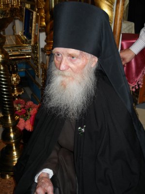 В Кунгуре 100-летнему монаху Никону вручили орден