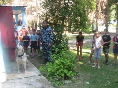 Кунгурские полицейские провели интерактивную игру в летнем спортивно-оздоровительном лагере Кунгура «Чайка»