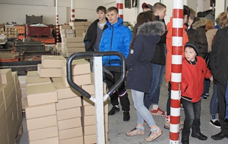 Школьникам из Краснокамска организовали экскурсию по производственным цехам завода «Металлист» в Кунгуре