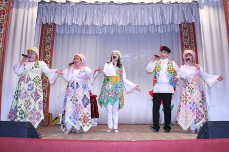 В центре досуга «Нагорный» г. Кунгура принимала поздравления с 15-летним юбилеем шоу-группа «Маков цвет»