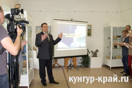 Городской пленер Союза художников России начал работу в Кунгуре с открытия выставки пленеров прошлых лет