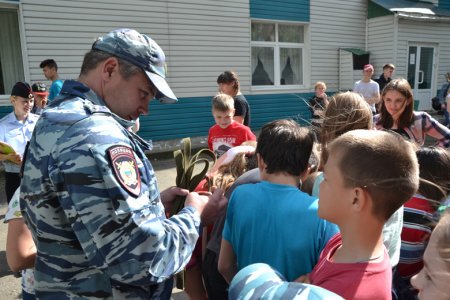 В детском санаторно-оздоровительном лагере «Малахит» сотрудники ГИБДД организовали игру «Безопасные краски лета»