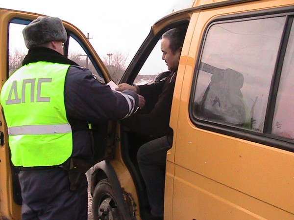 Уровень безопасности перевозки пассажиров проверяют автоинспекторы в Кунгуре