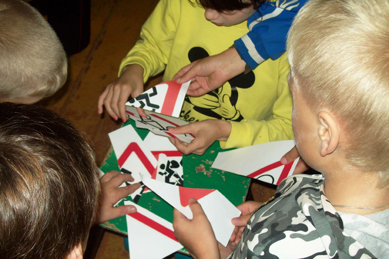 Сотрудники ГИБДД Кунгура провели игру «Дорожный квест» в детском лагере «Ермак»