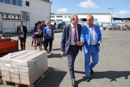 Уполномоченный по правам человека в Пермском крае посетил в Кунгуре завод «Металлист»